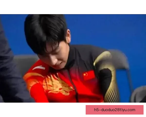 接着滑呐喊中孙龙带伤坚持完赛